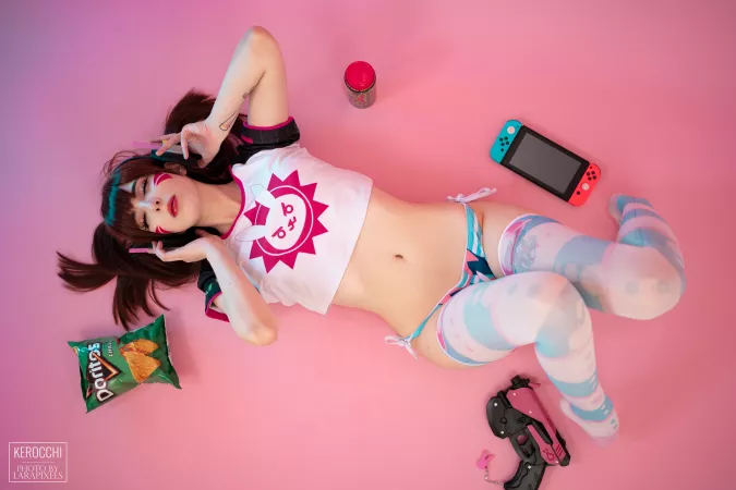 Comfy DVA in panties! What music is she listening to? ~ Kerocchi