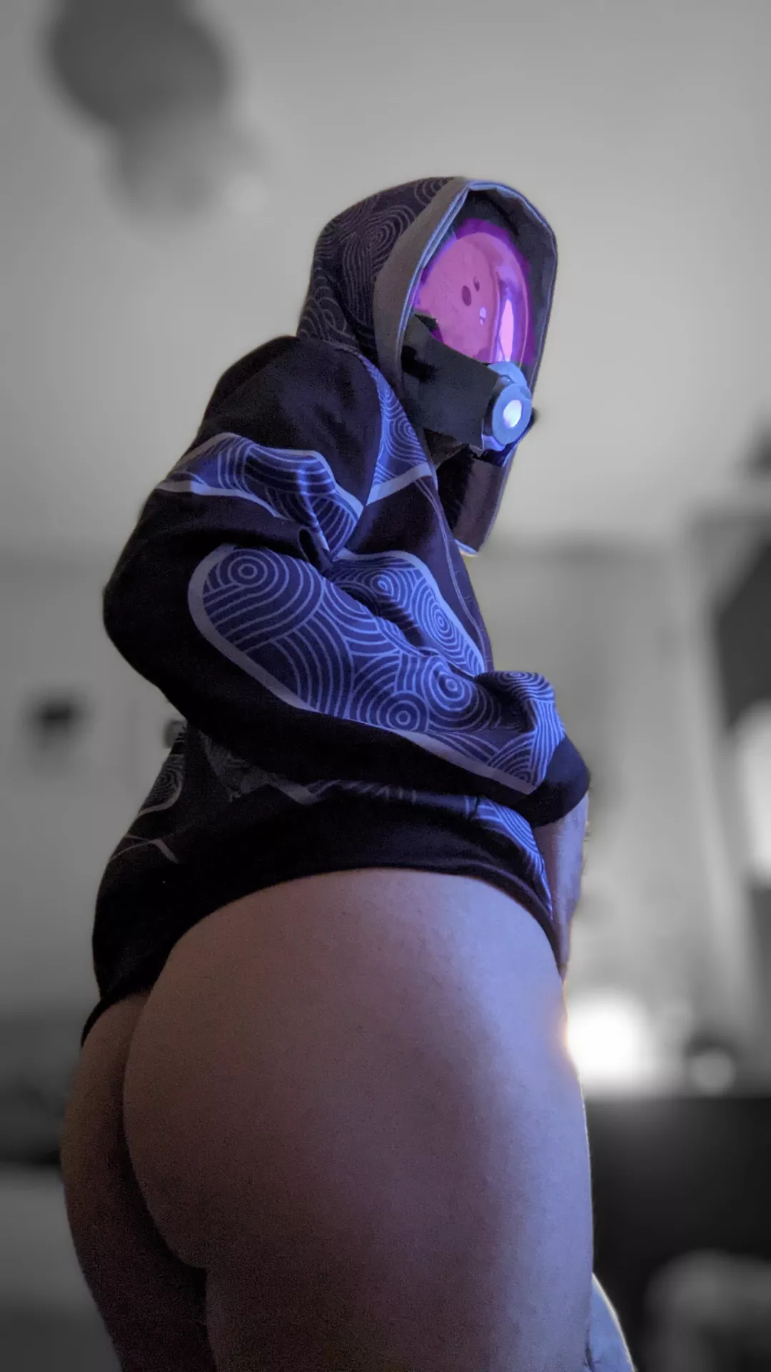 Commander, Tali is waiting in your cabin (self)