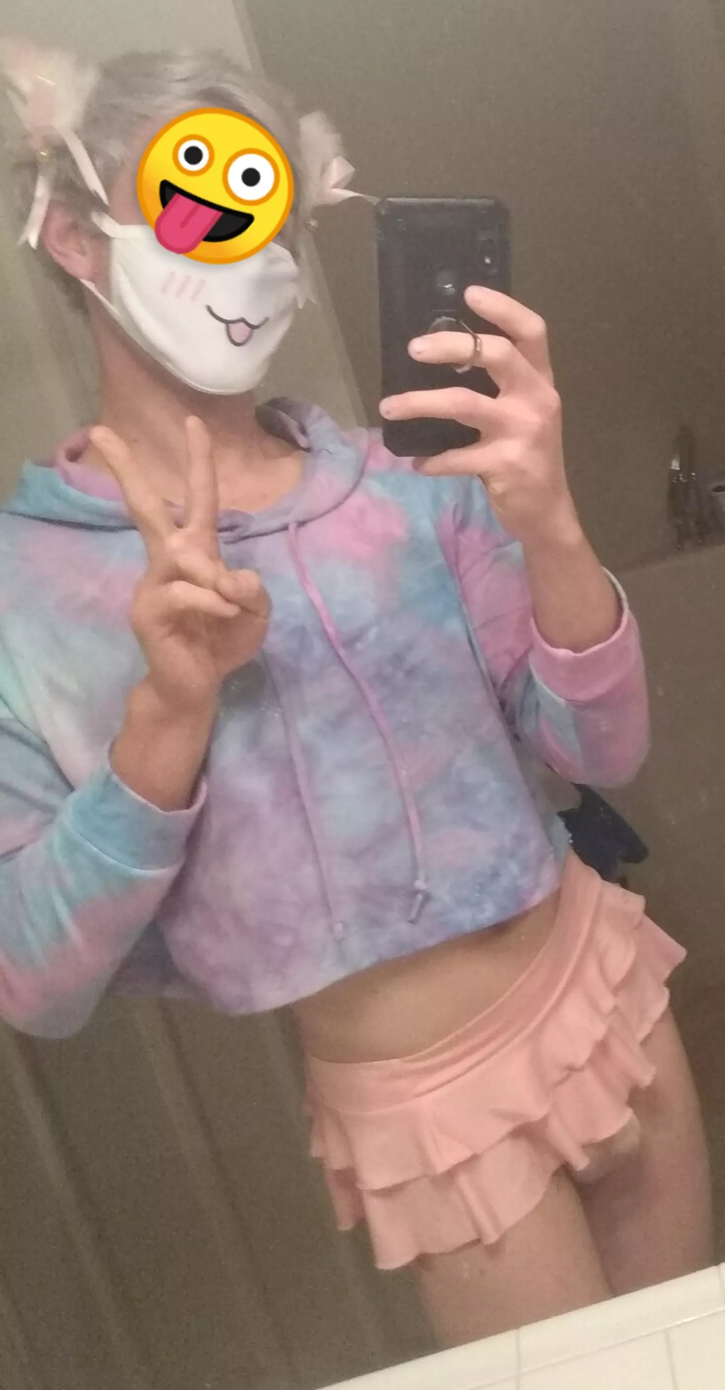 Confession: this is how I answered the door to my pizza delivery person last night 😳👉👈 idk where this confidence is coming from 😖