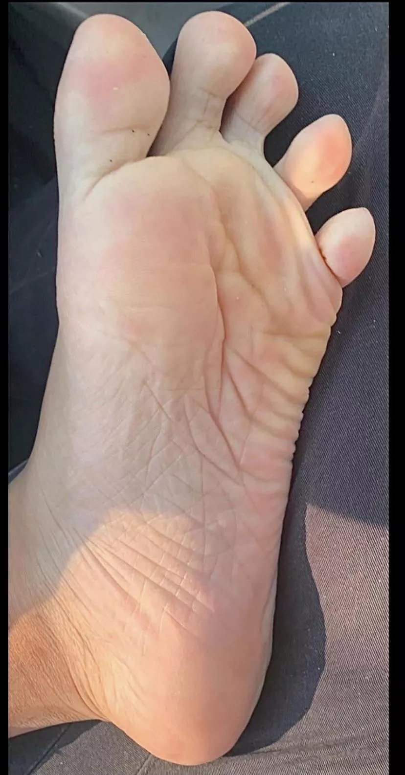 Connecticut - If you want to suck my toes hit me up and we’ll meet Connecticut - If you want to suck my toes hit me up and we’ll meet