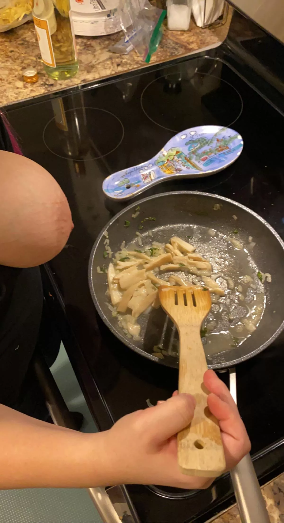 Cooking up some oyster mushrooms i foraged myself!