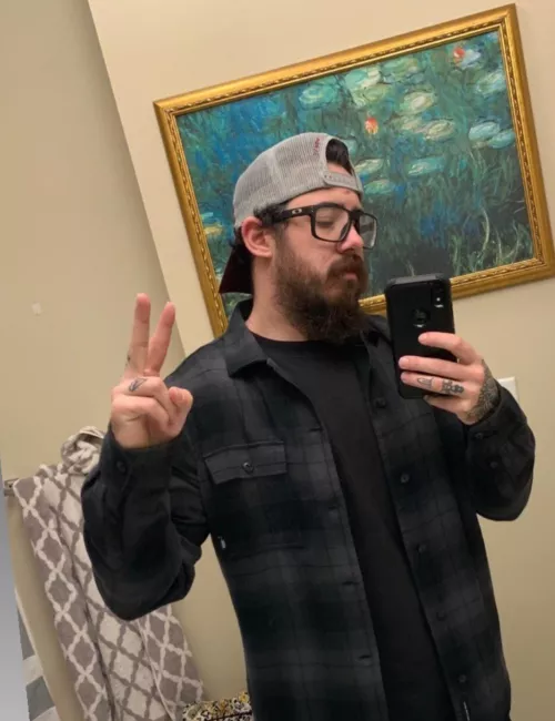 cool daddy’s use the peace sign, right? 🤓