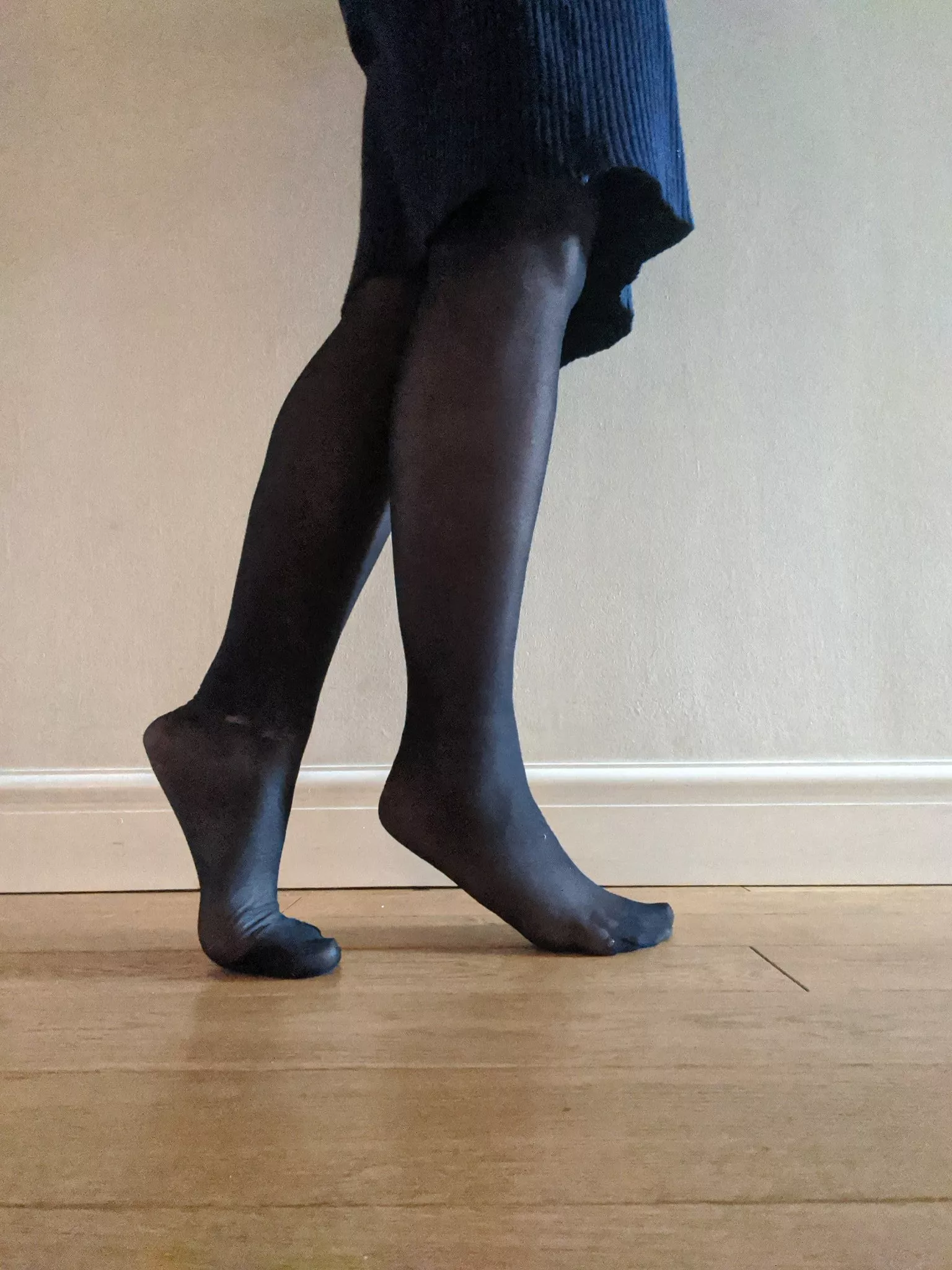 Cosy dresses and thick pantyhose ❤️