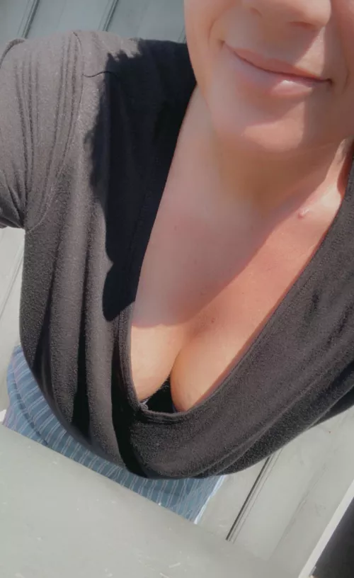 Could I interest you in a peek down my shirt? π (f)41
