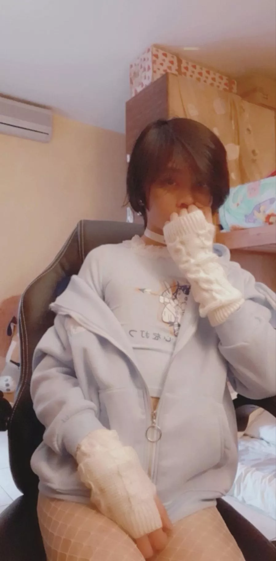 Could really use a lap to sit on right now 🥺