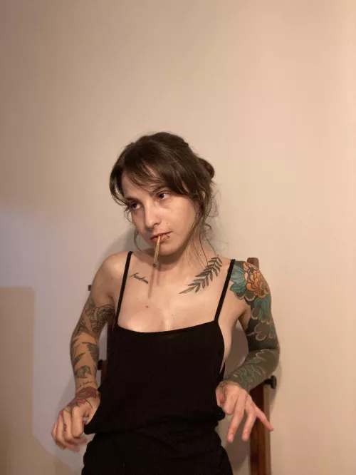 Could u help me with this dress?