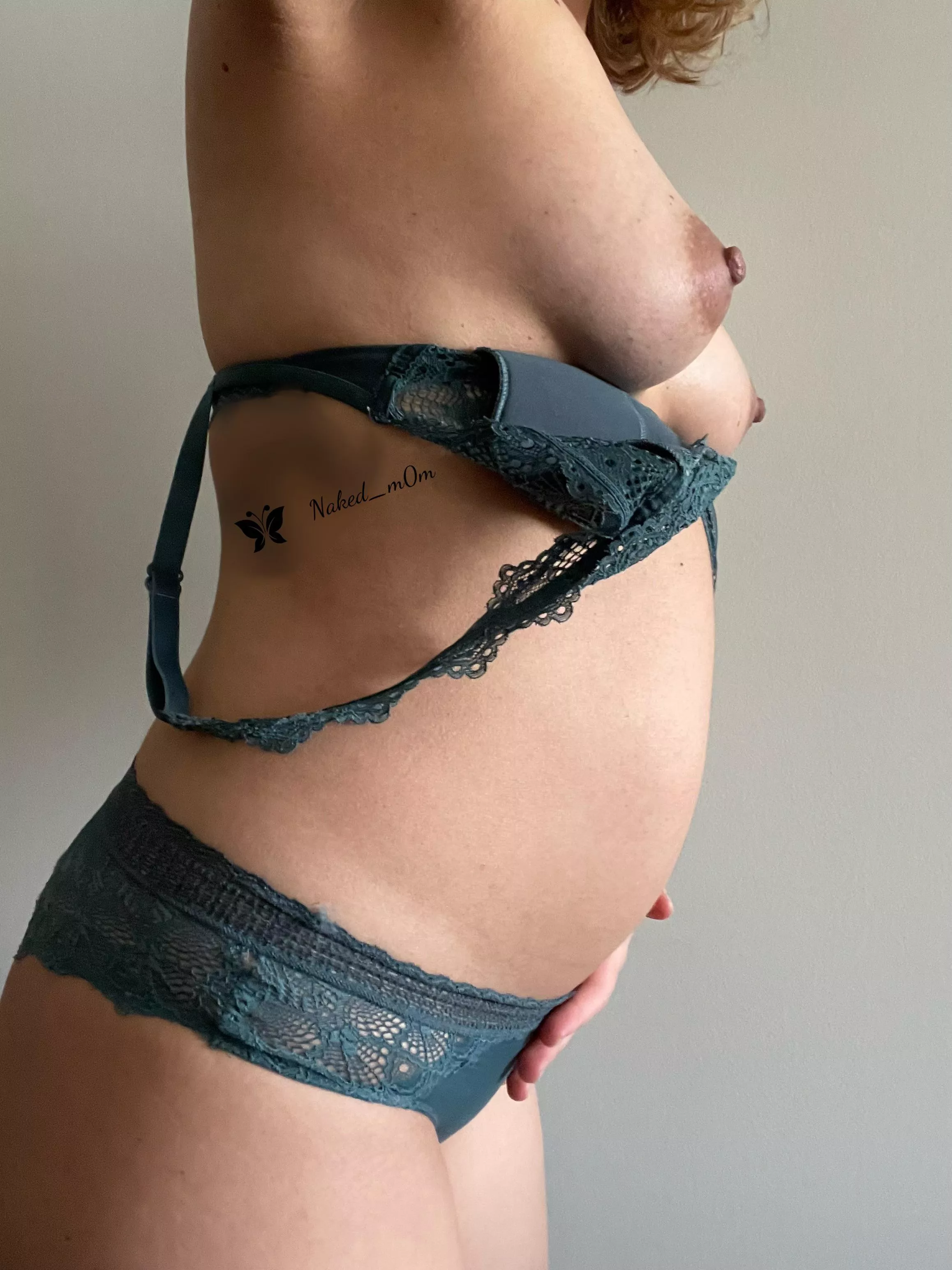 Could you resist to a pregnant woman? 20 weeks