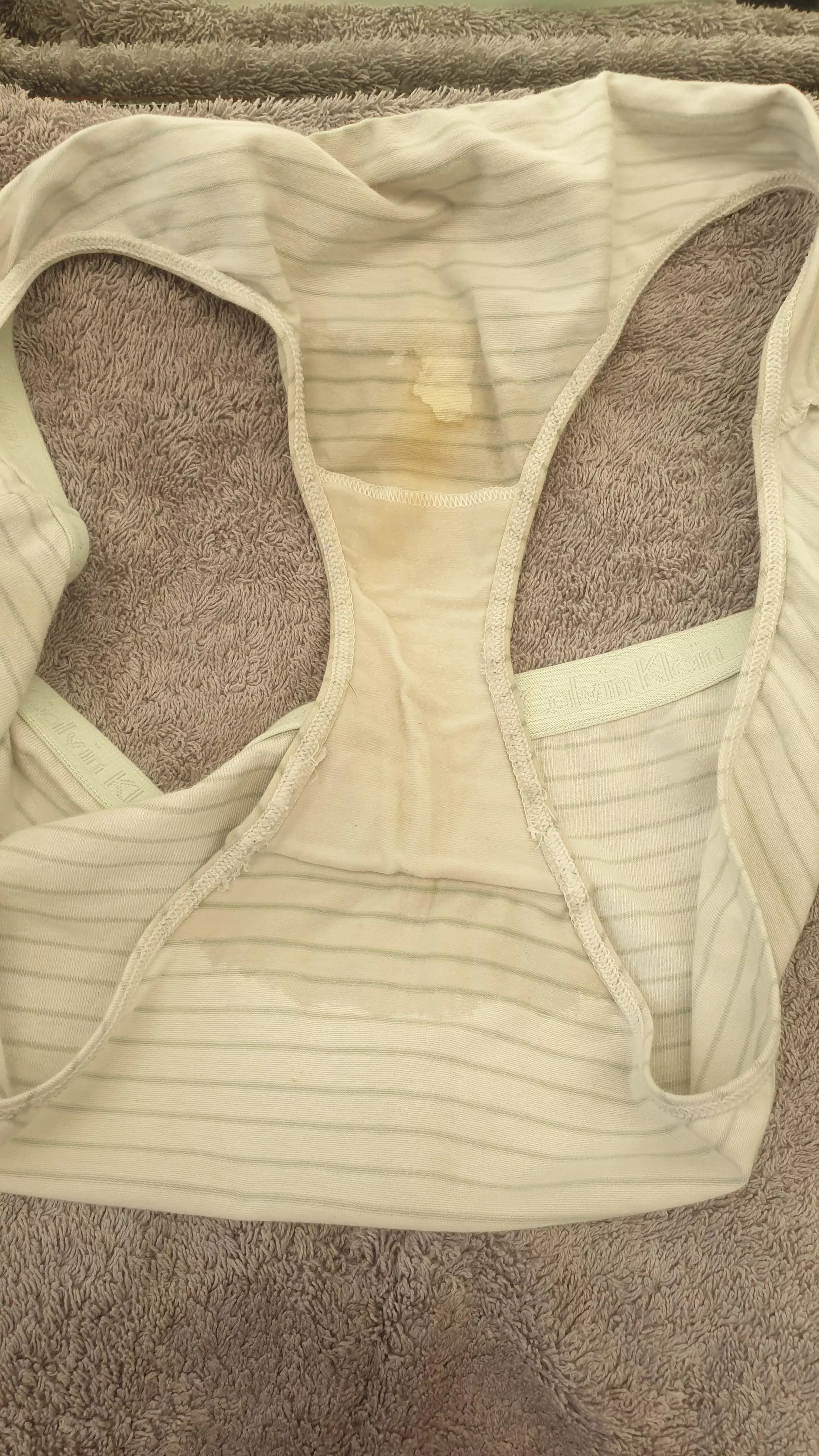 Couldn't help unloading into these 8 month pregnant girls sweetly stained panties 😈