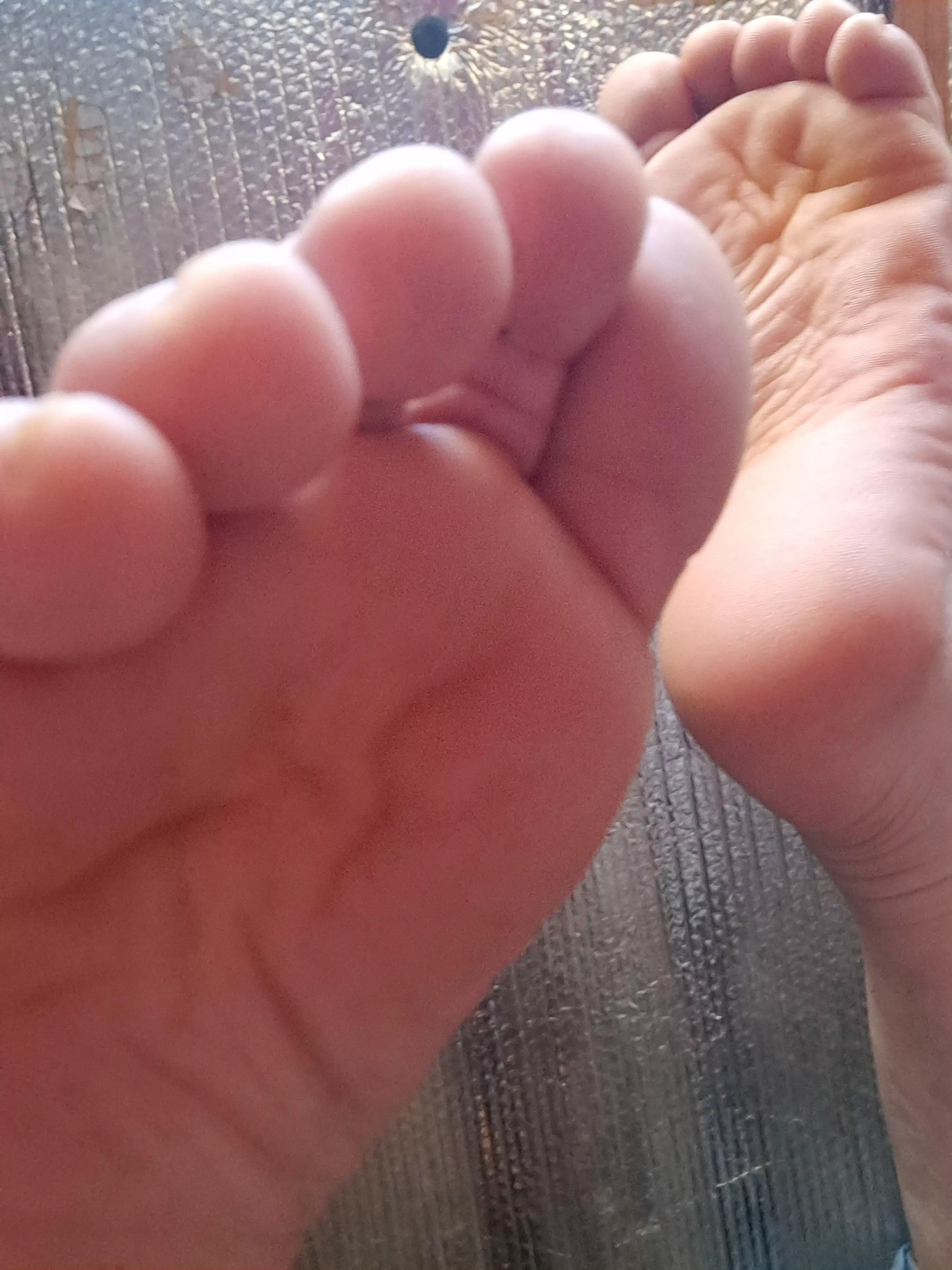 Count all the wrinkles on my soft soles as you sniff my feet~