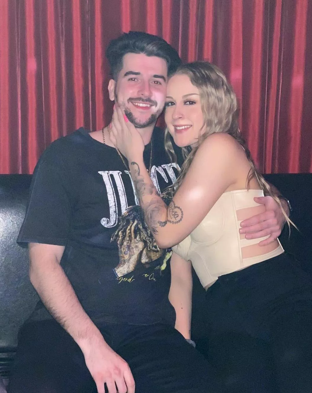 Couple [F26 M28] seeking bull for her [MF4M] in Los Angeles big plus if you know us or her!