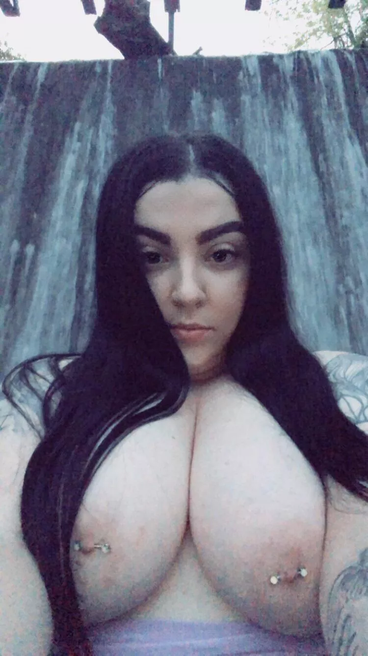 Cover my tits in cum😁