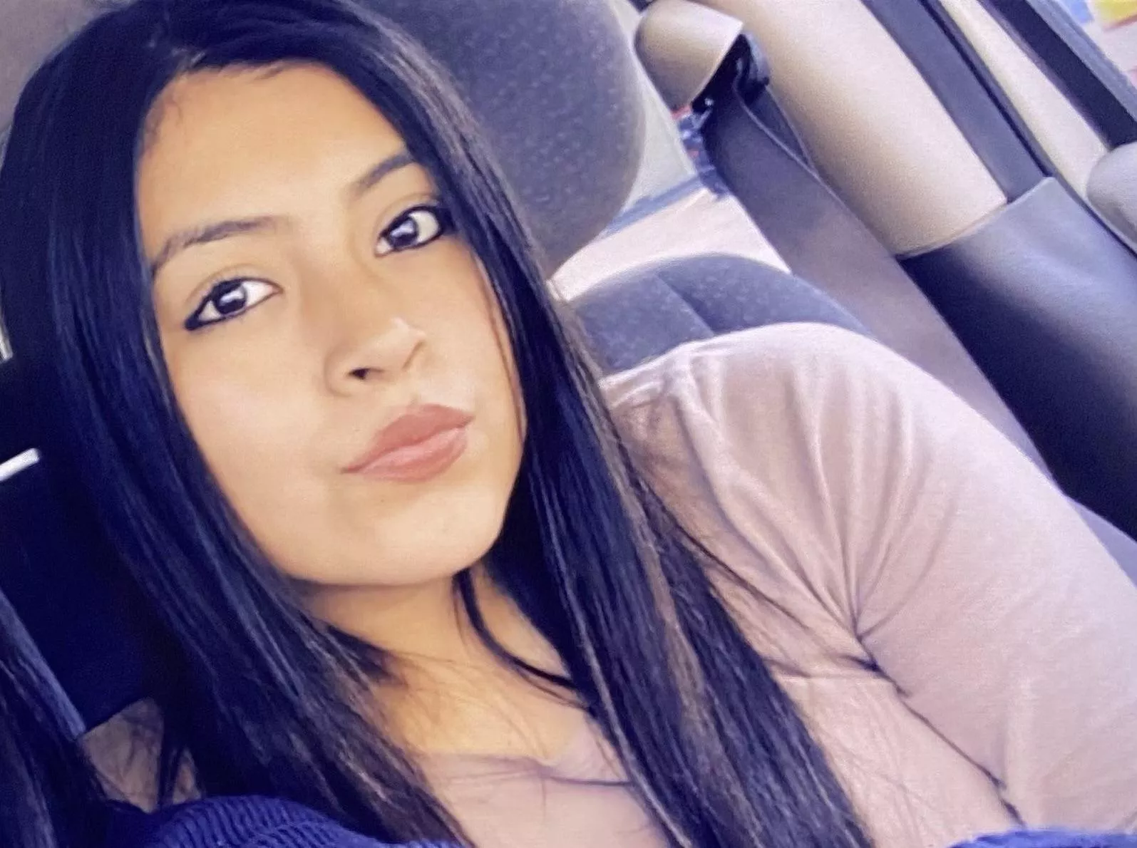 Cover those lips in cum