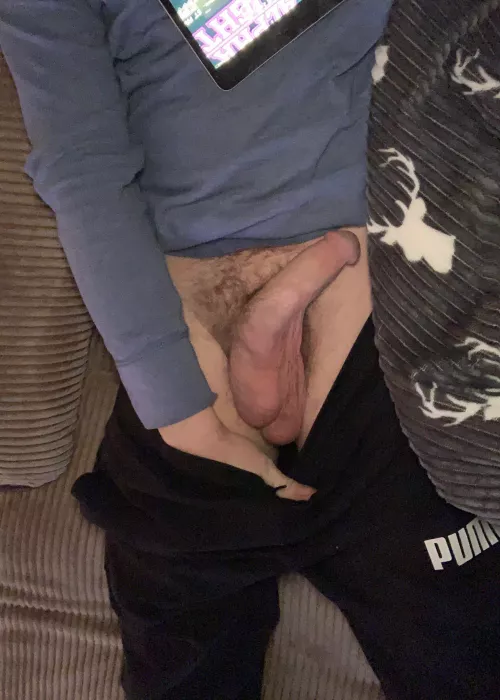 Cozy your head on my bulge pillow and I’ll read you some stories😇