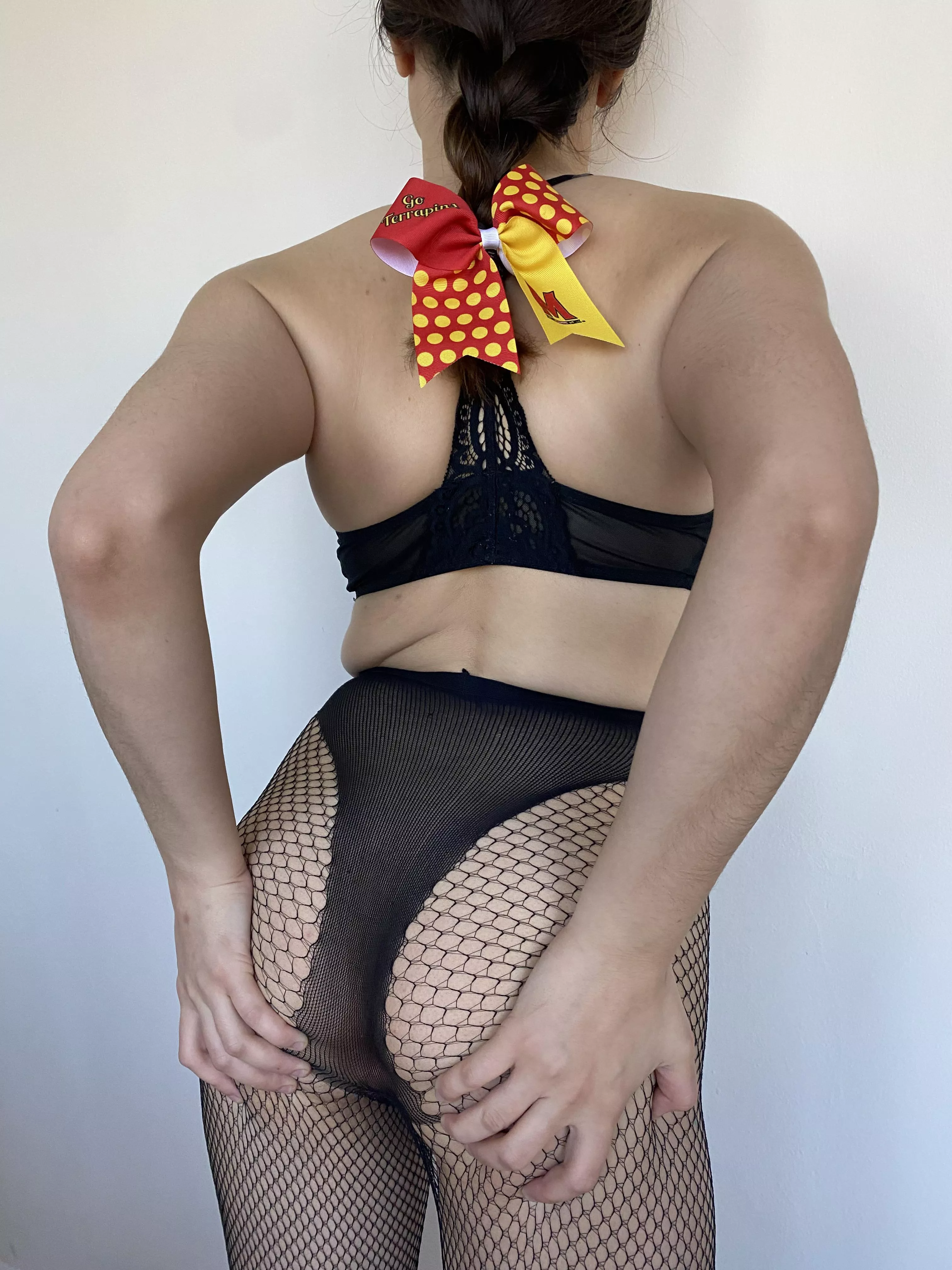 Crab cakes and hot girls, that’s what Maryland does