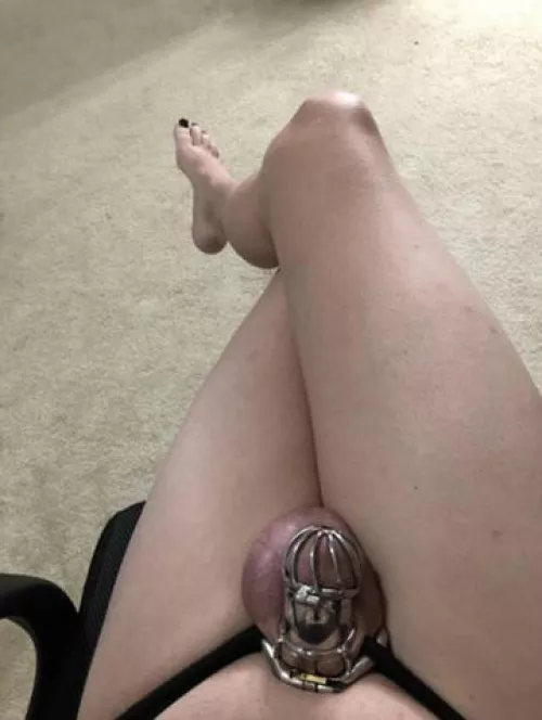 Crawl over here and kiss my toes😋