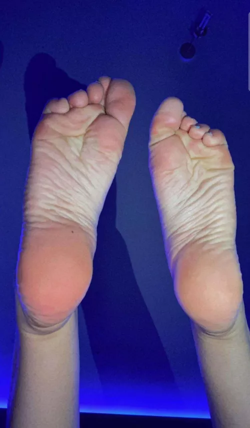 Crunching my soles and curling my toes