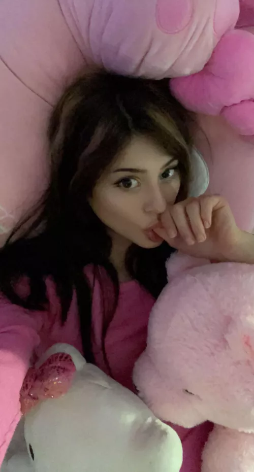 cudddlesss with my stuffiess 🧸🎀