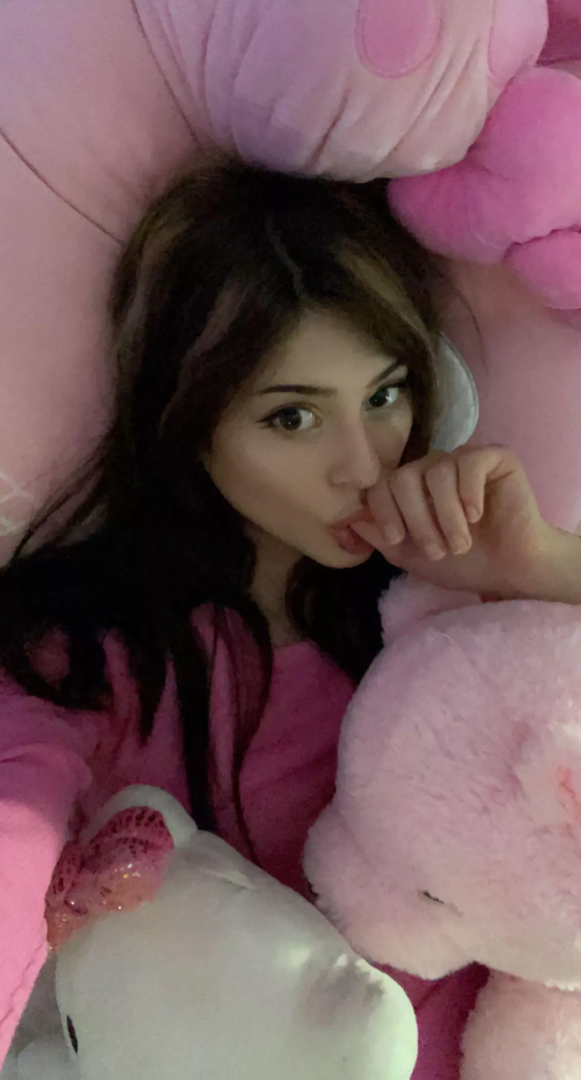 cudddlesss with my stuffiess 🧸🎀