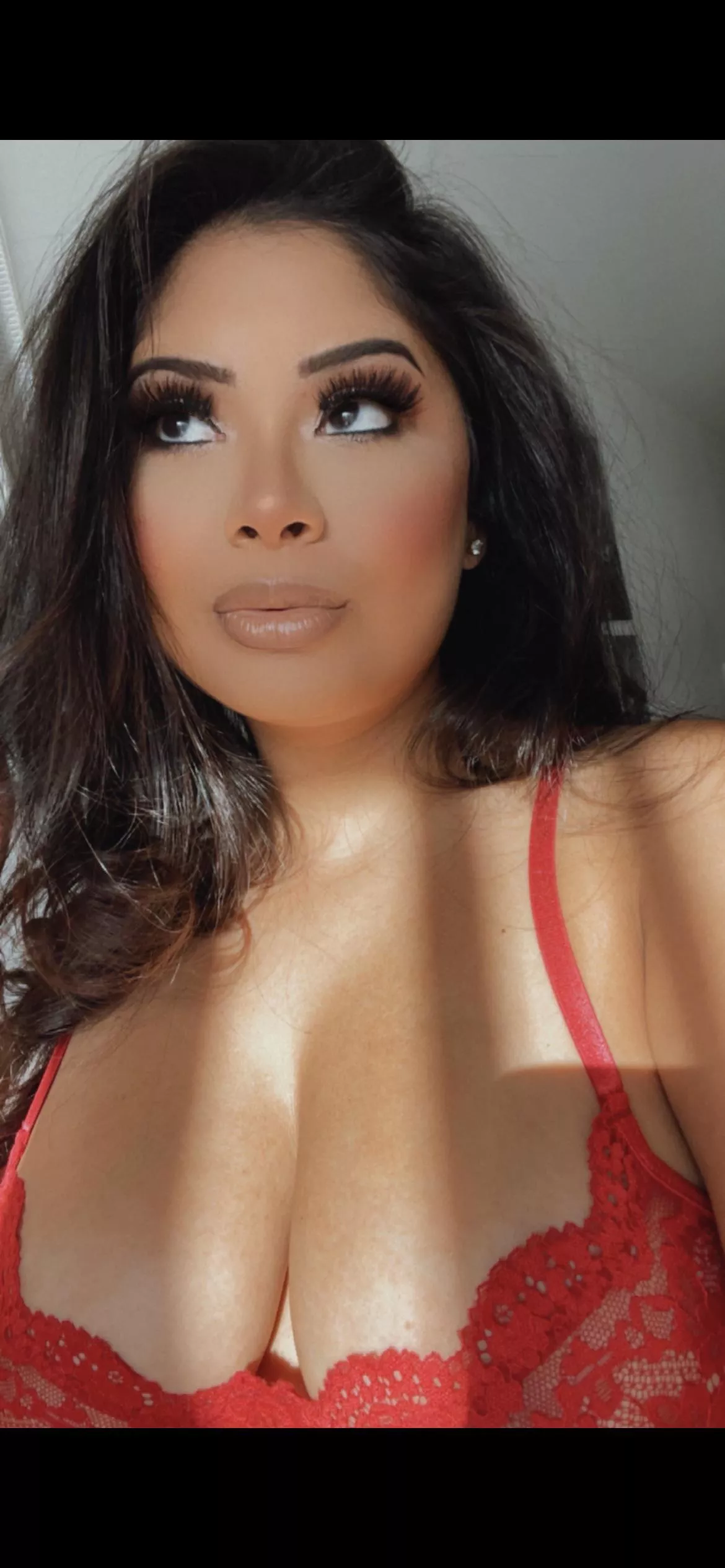 Cuddle with my boobies 😈