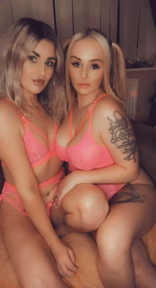 Cum and play with us, tell us what you want us to do to eachother 😈🥵😍