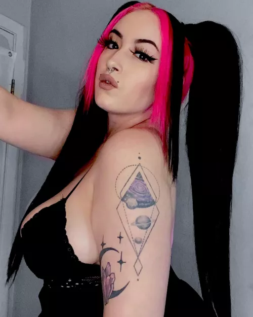 Cum buy my makeup so you can cum on it 🖤