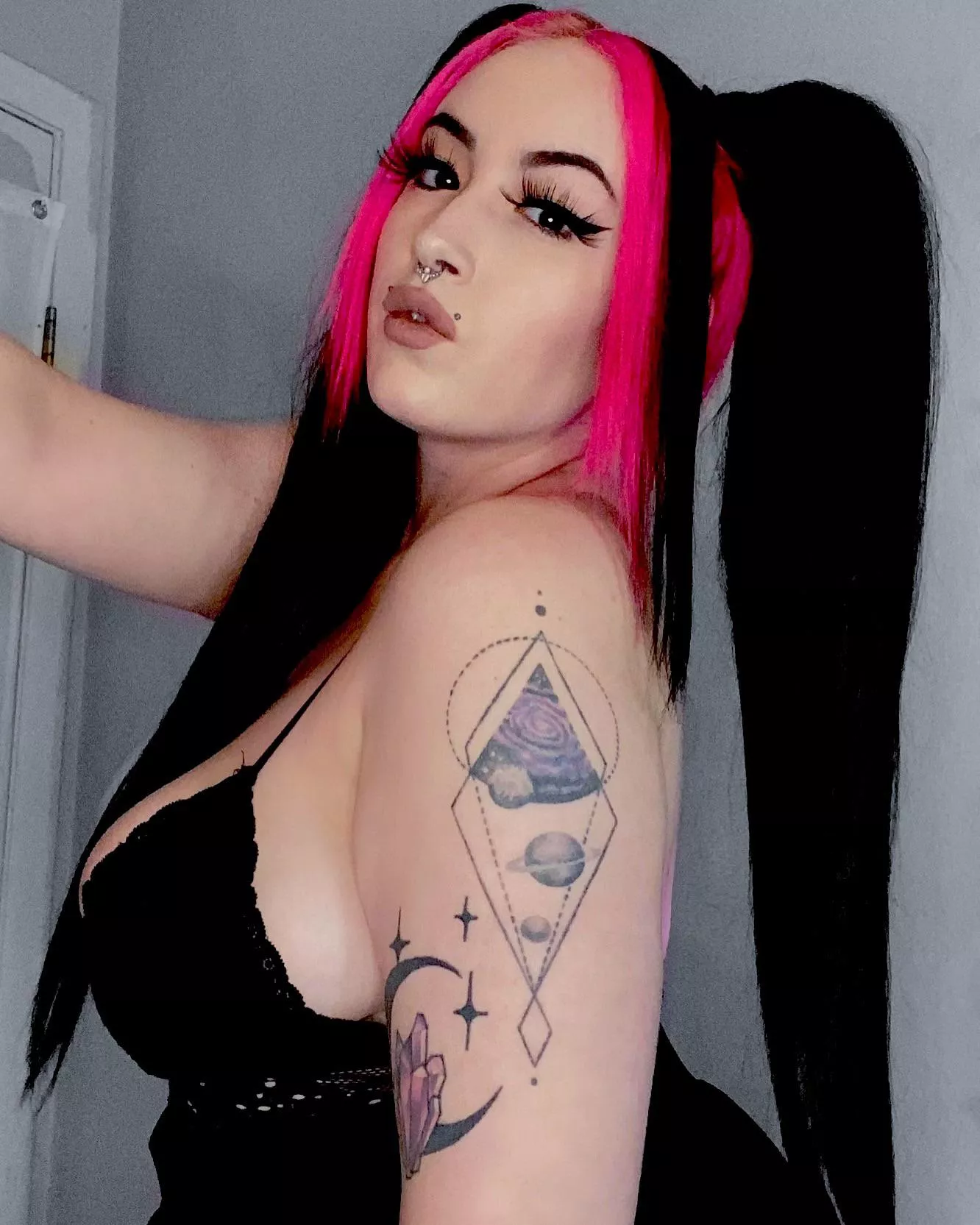 Cum buy my makeup so you can cum on it 🖤