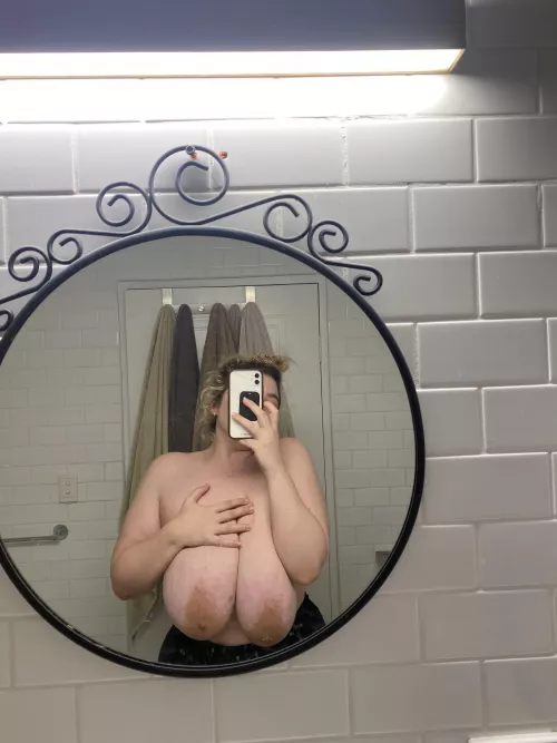 Cum on my tits please 💦💦