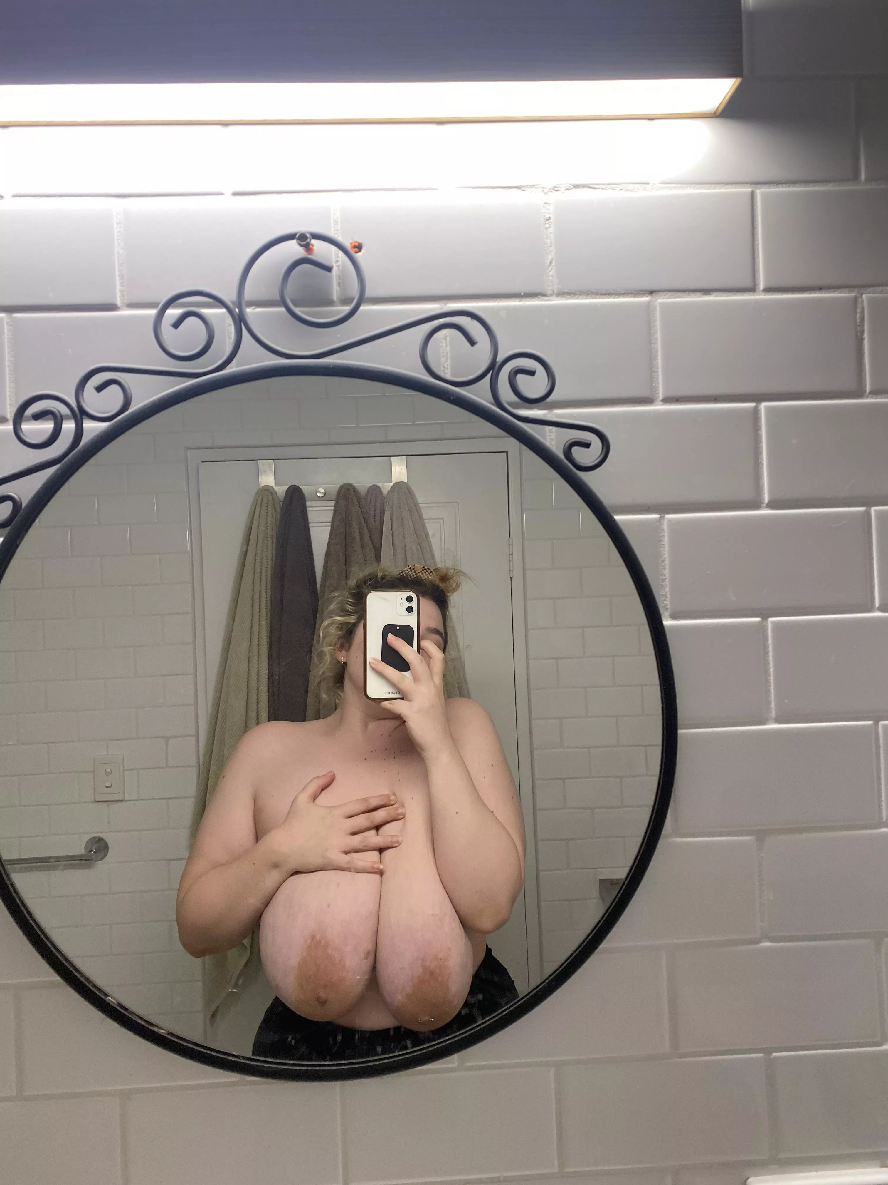 Cum on my tits please 💦💦