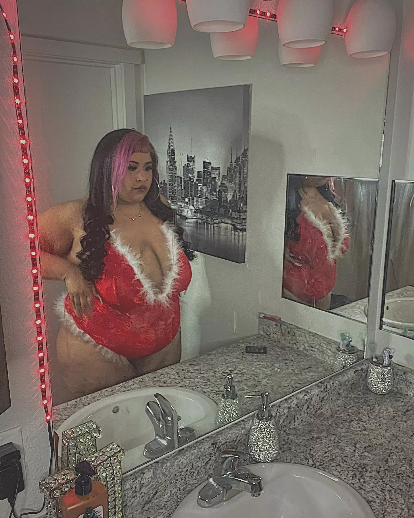 Cum play with me.😘