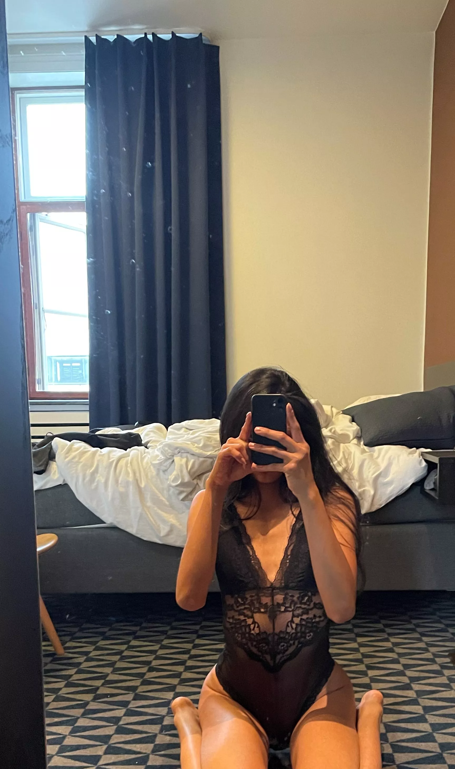 Cum ruin my hotel room with me 😈