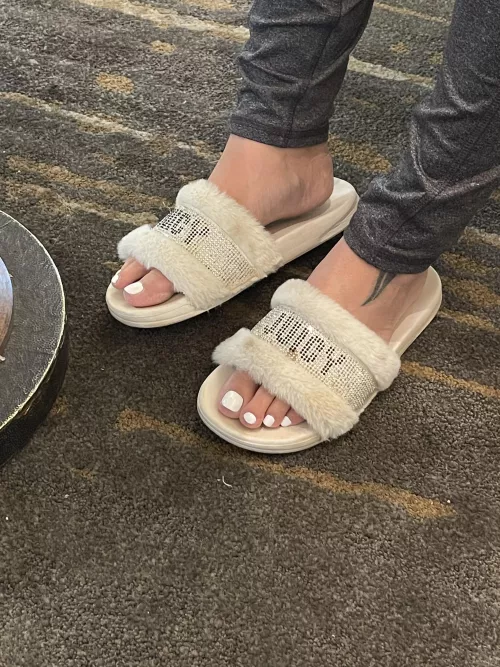 Cum take my slides off and lick my feet (OC)