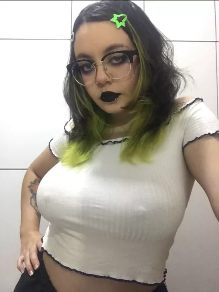 Curious to see what they look like under this top? Curious to see what they look like under this top?