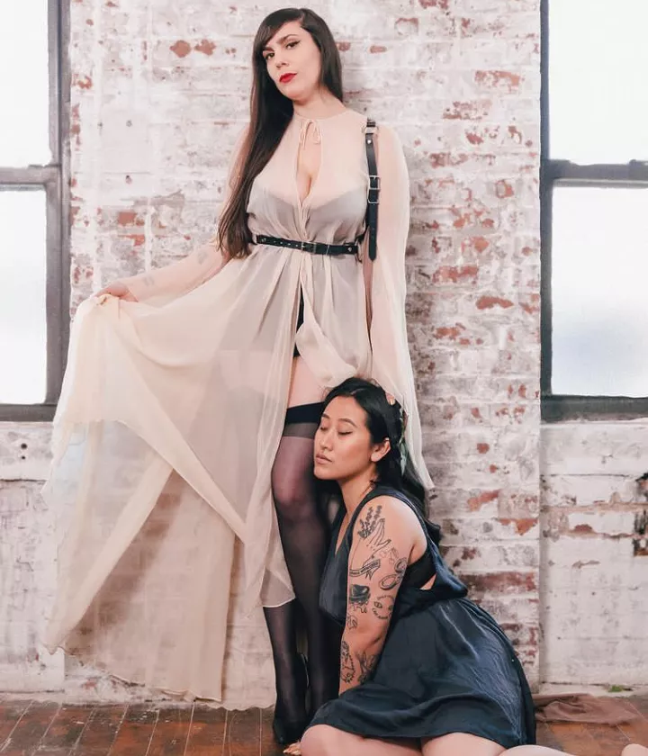 Curl up at my feet❤❤❤