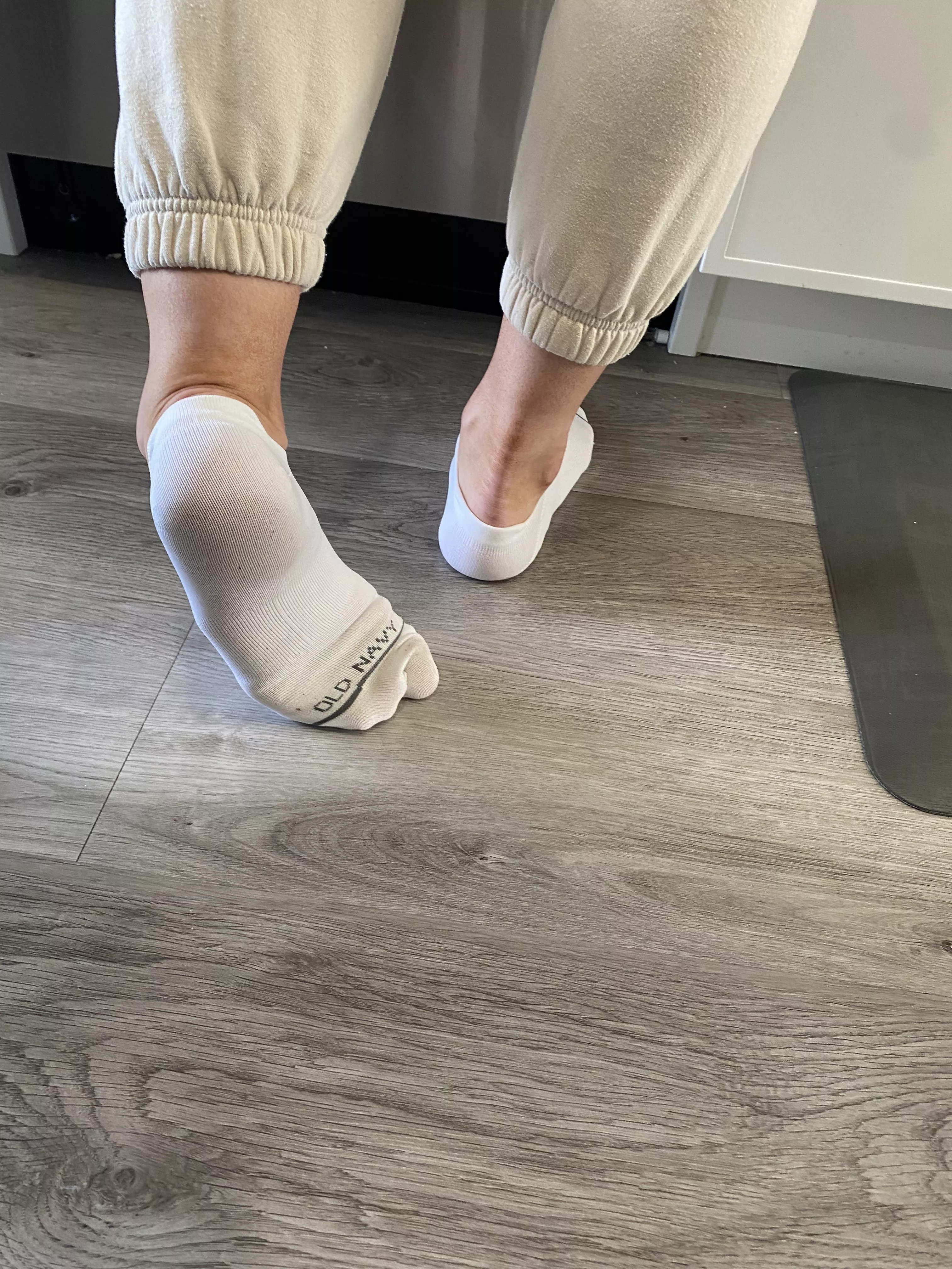 Curled up to hold your nose 💗🇨🇦🇨🇦