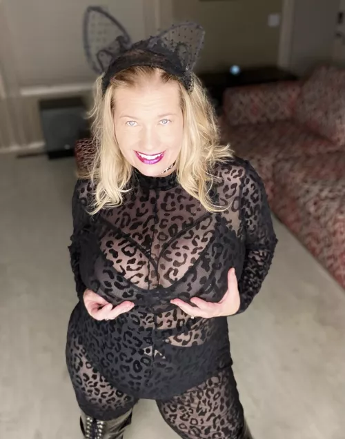 Curvy cougar 💋