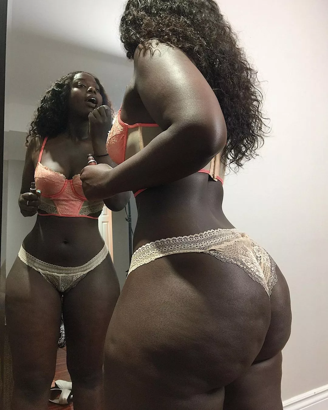 @Curvyandnatural 🇨🇦