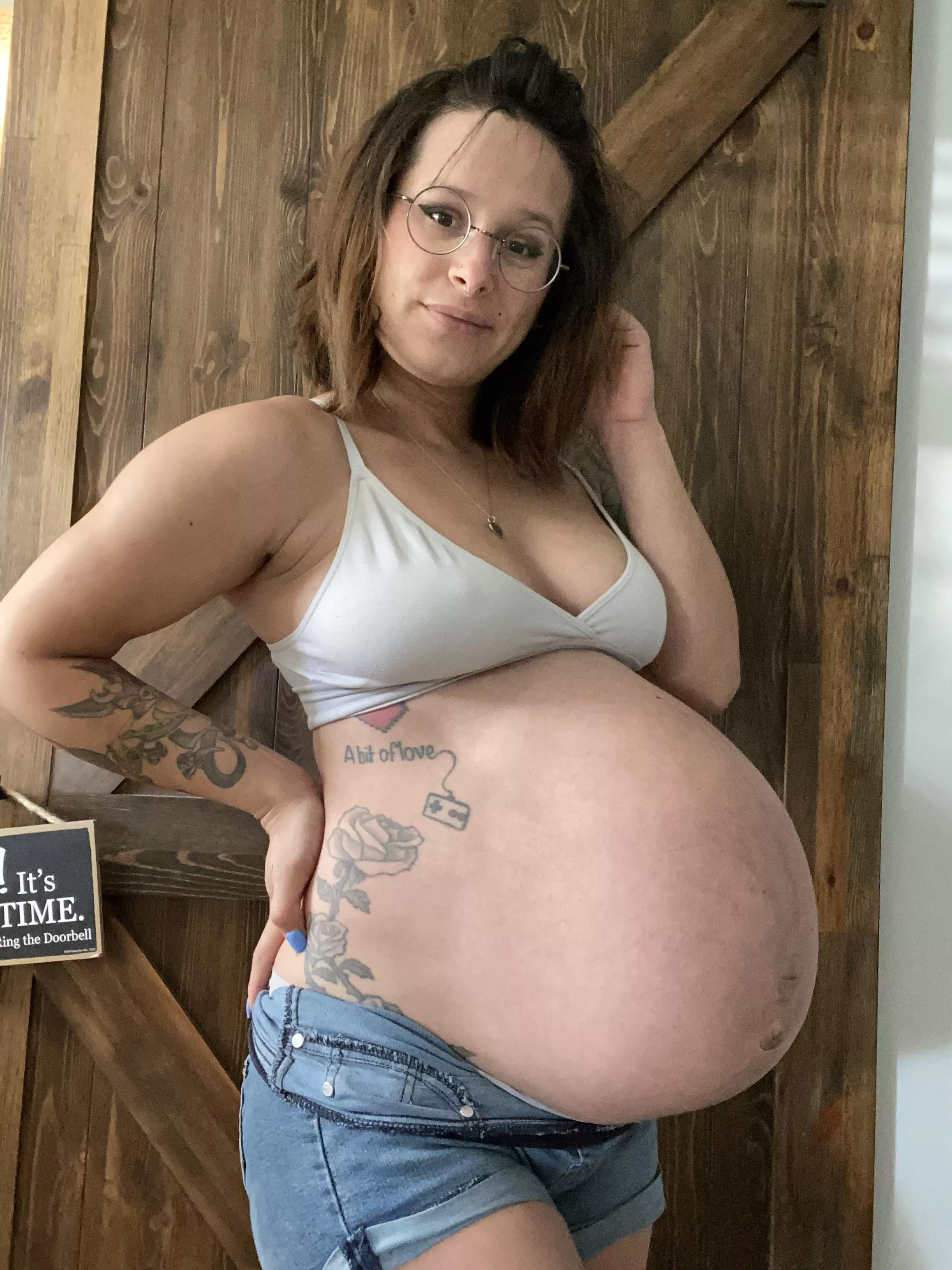 Cute, and STILL pregnant 🙈