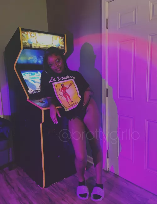 Cute ebony gamer domme