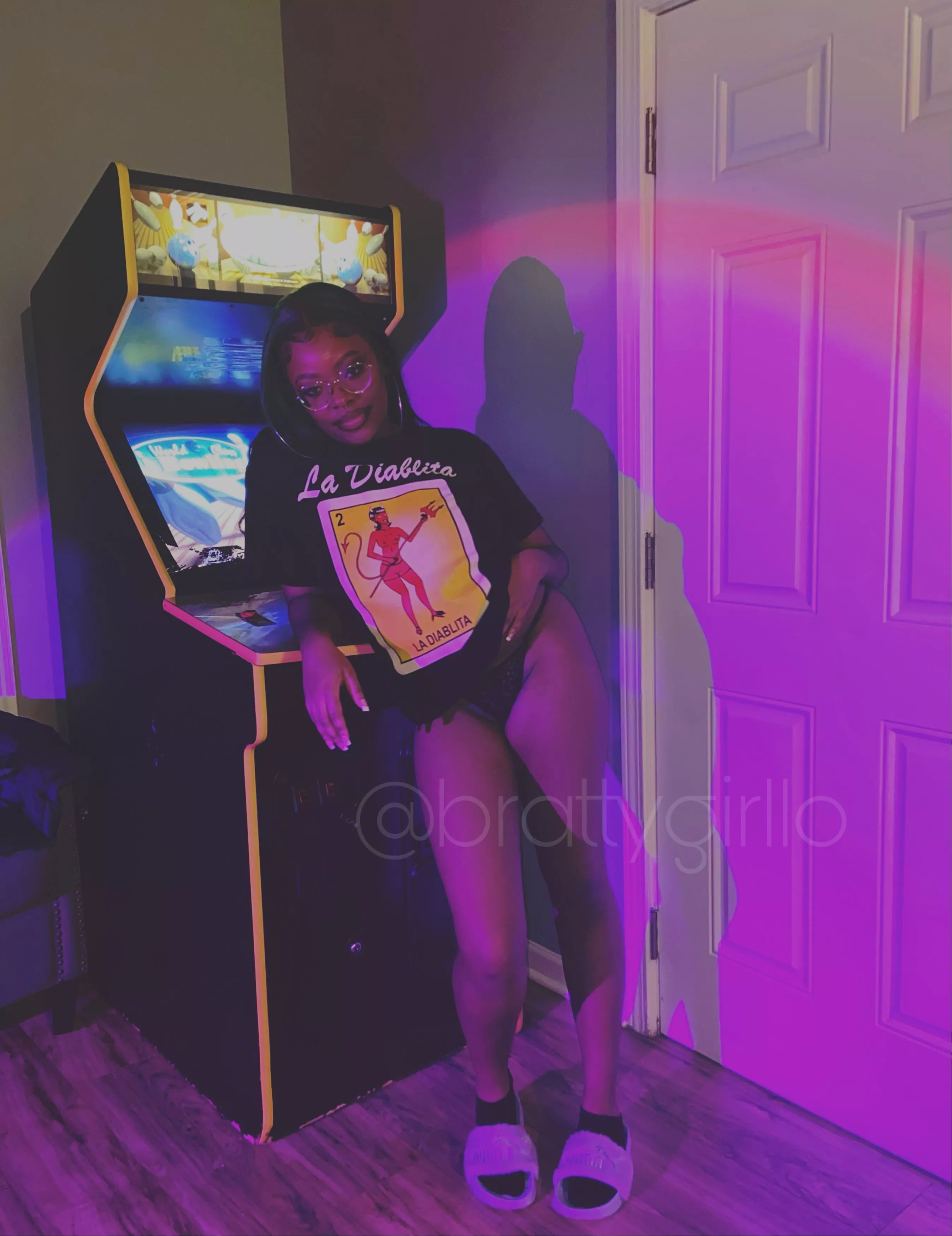 Cute ebony gamer domme