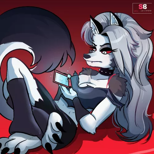 Cute & Floofy Goth 🐺 texting (Pittree)