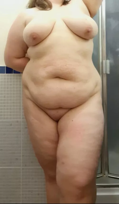 Cute pre-shower body shot 😘