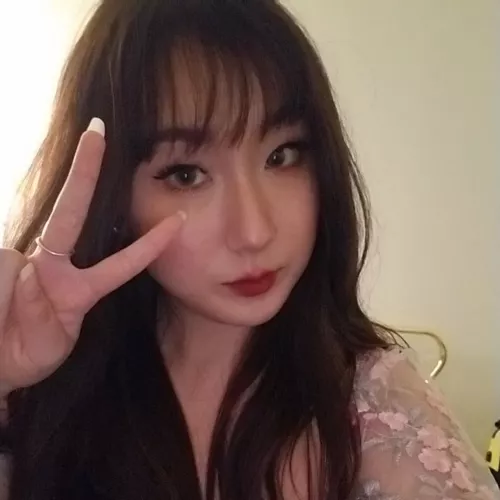 Cutting my bangs again 😌