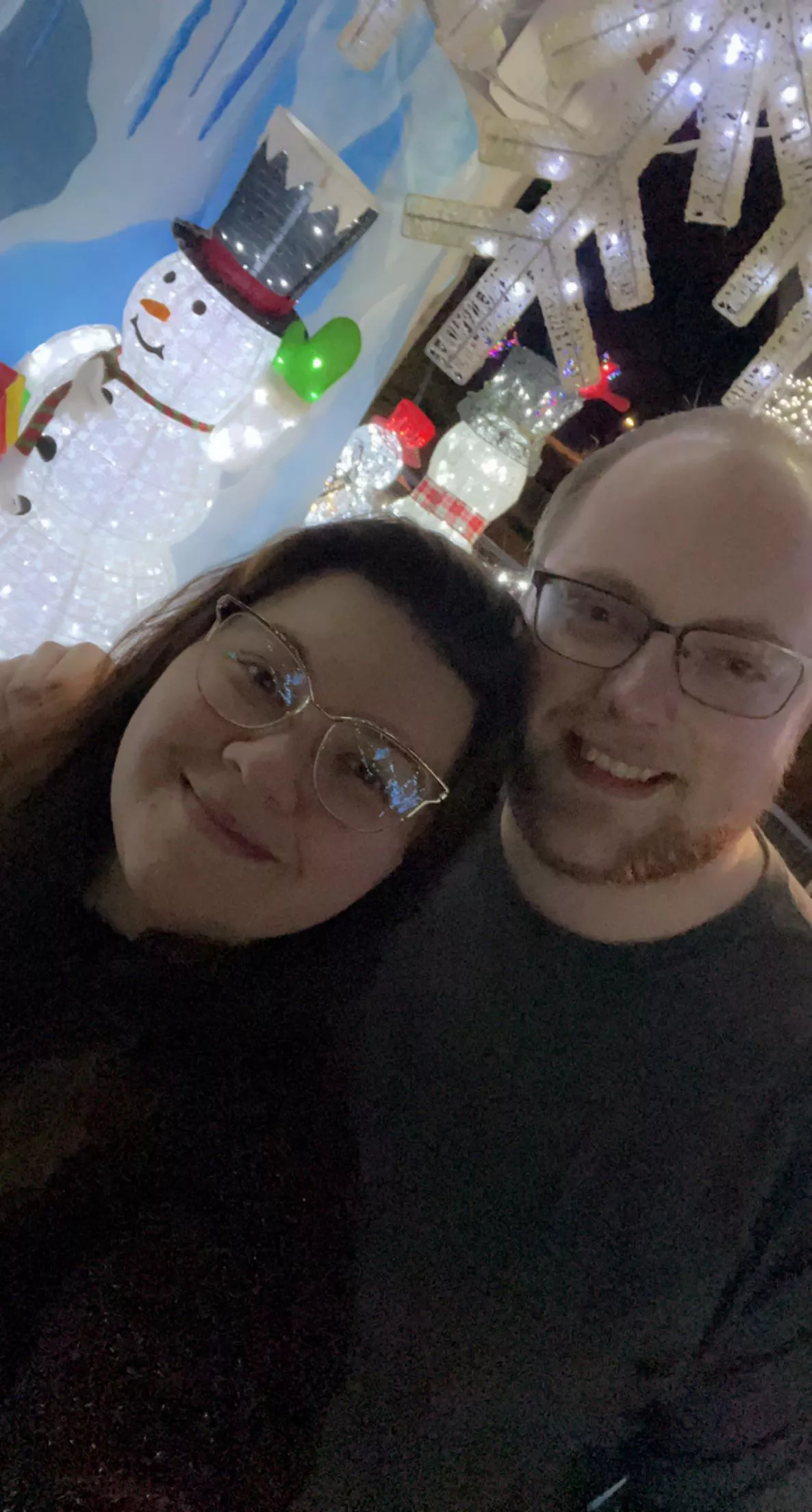 Daddi and I went and saw pretty lights at the zoo! ❄️⛄️