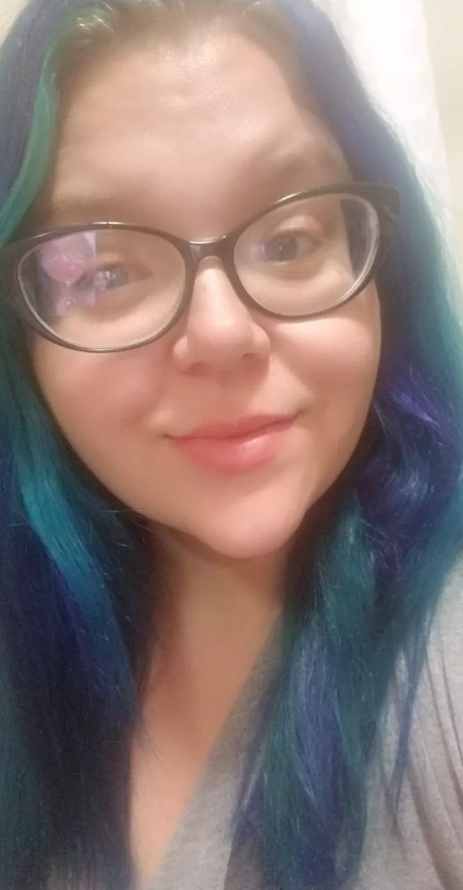 Daddy bought me colors for my haaaiirs! I did it all by myself! What do you think?