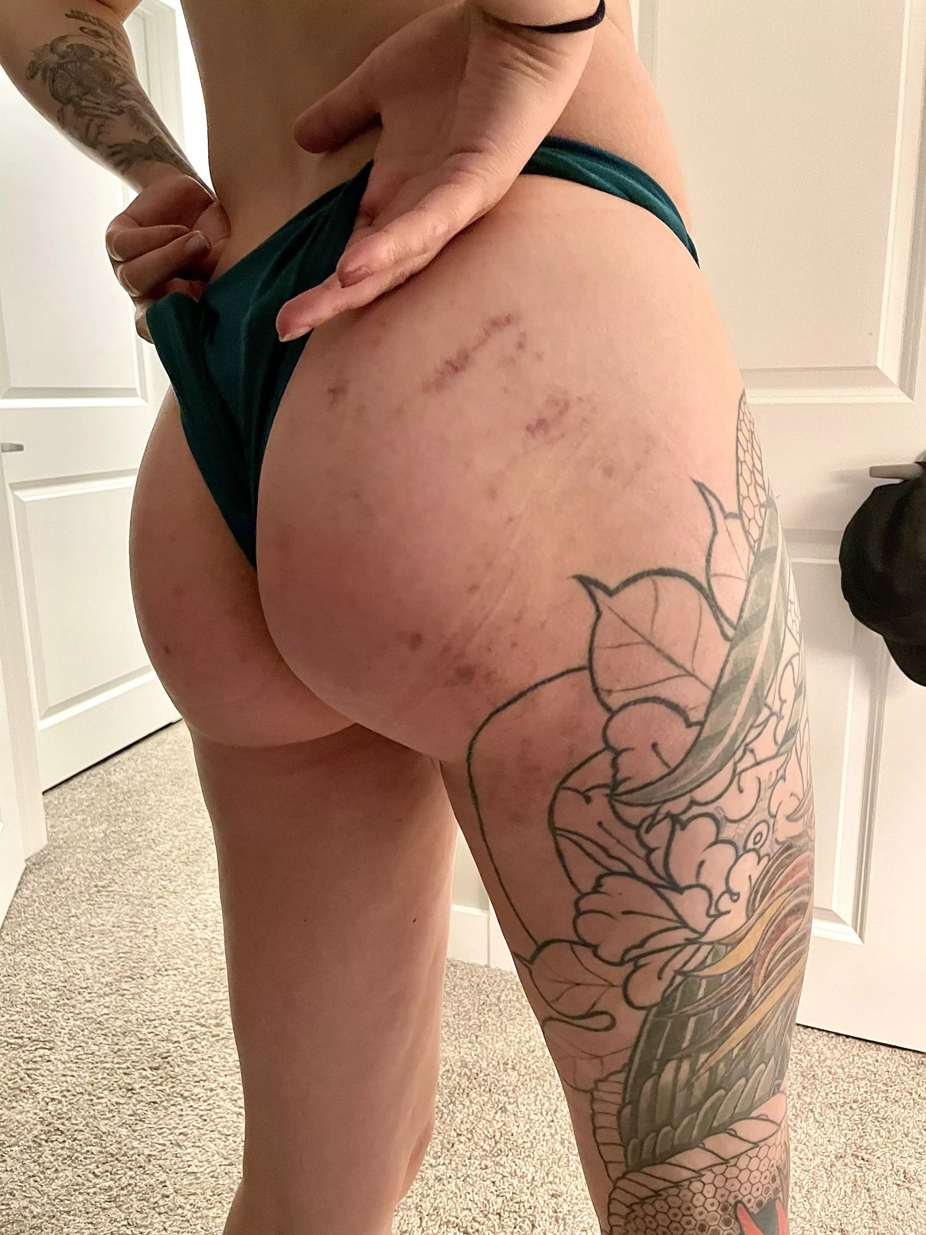 Daddy knows that I love when he leaves marks on me 😍