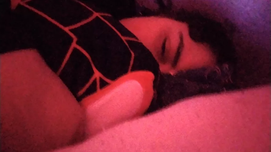 daddy my eyes hurt. lot and can't sleep :(