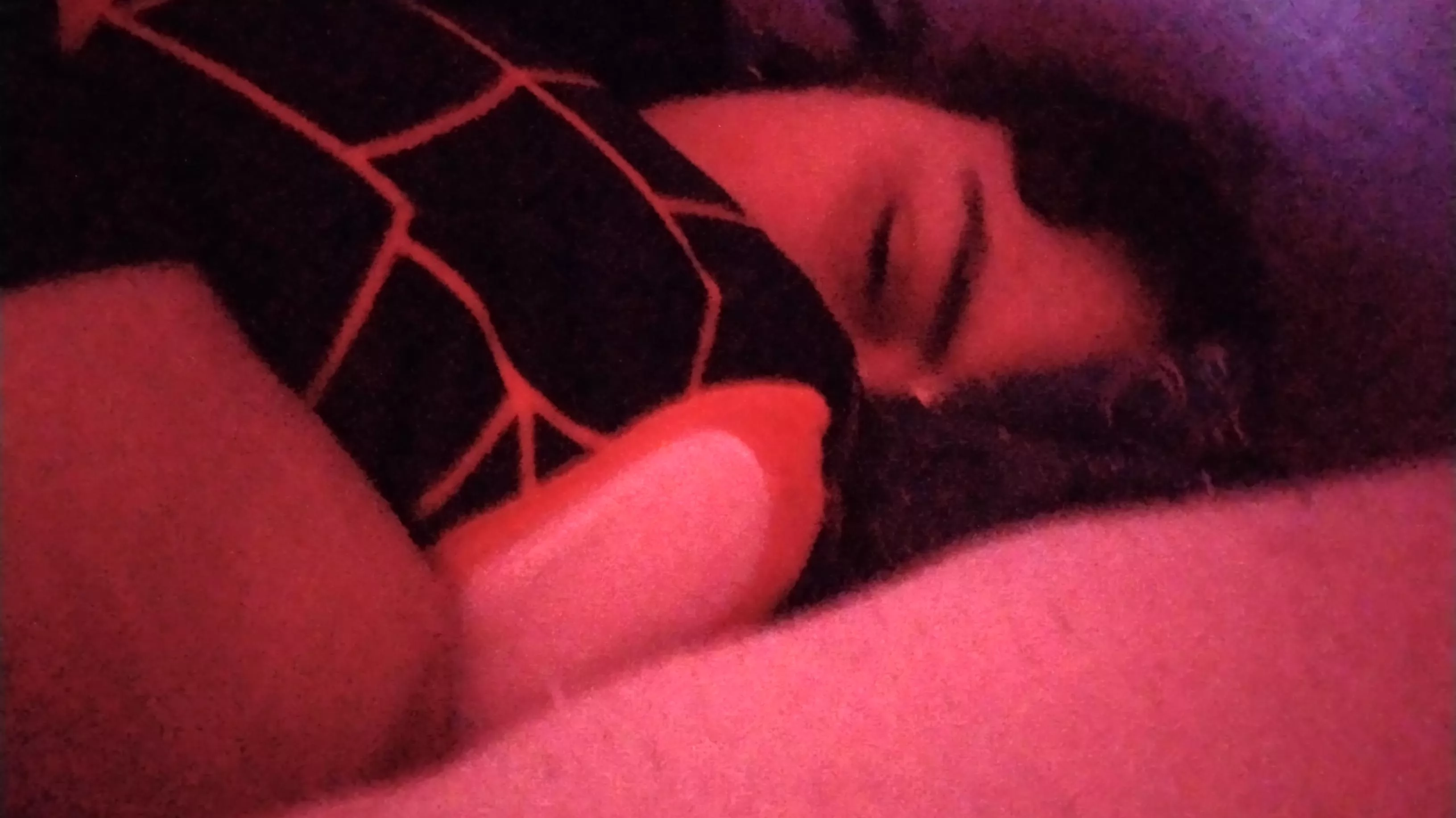 daddy my eyes hurt. lot and can't sleep :(