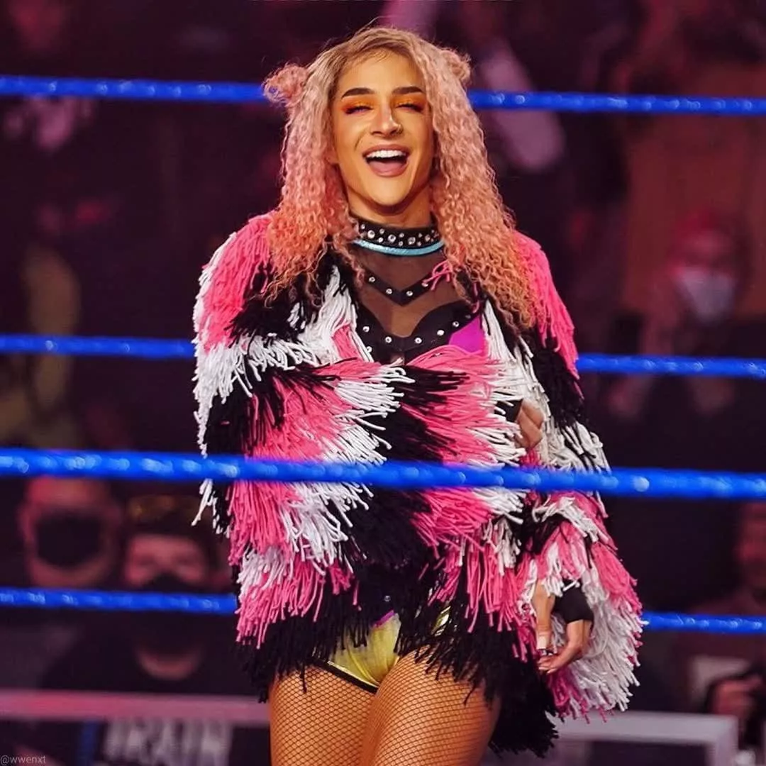 Dakota Kai looking hot tonight