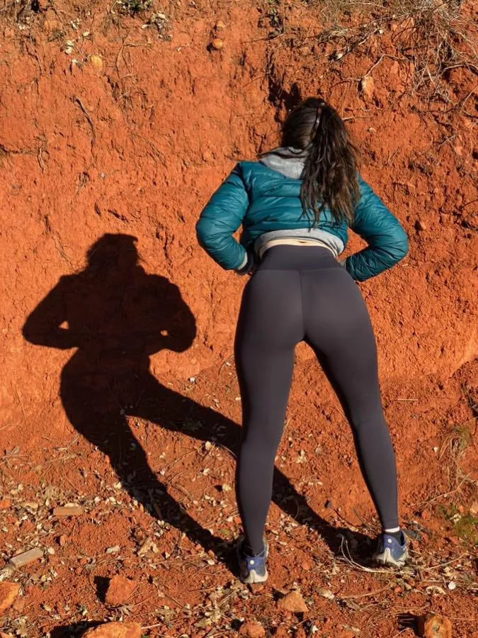 Damn, look at how sexy my shadow is.