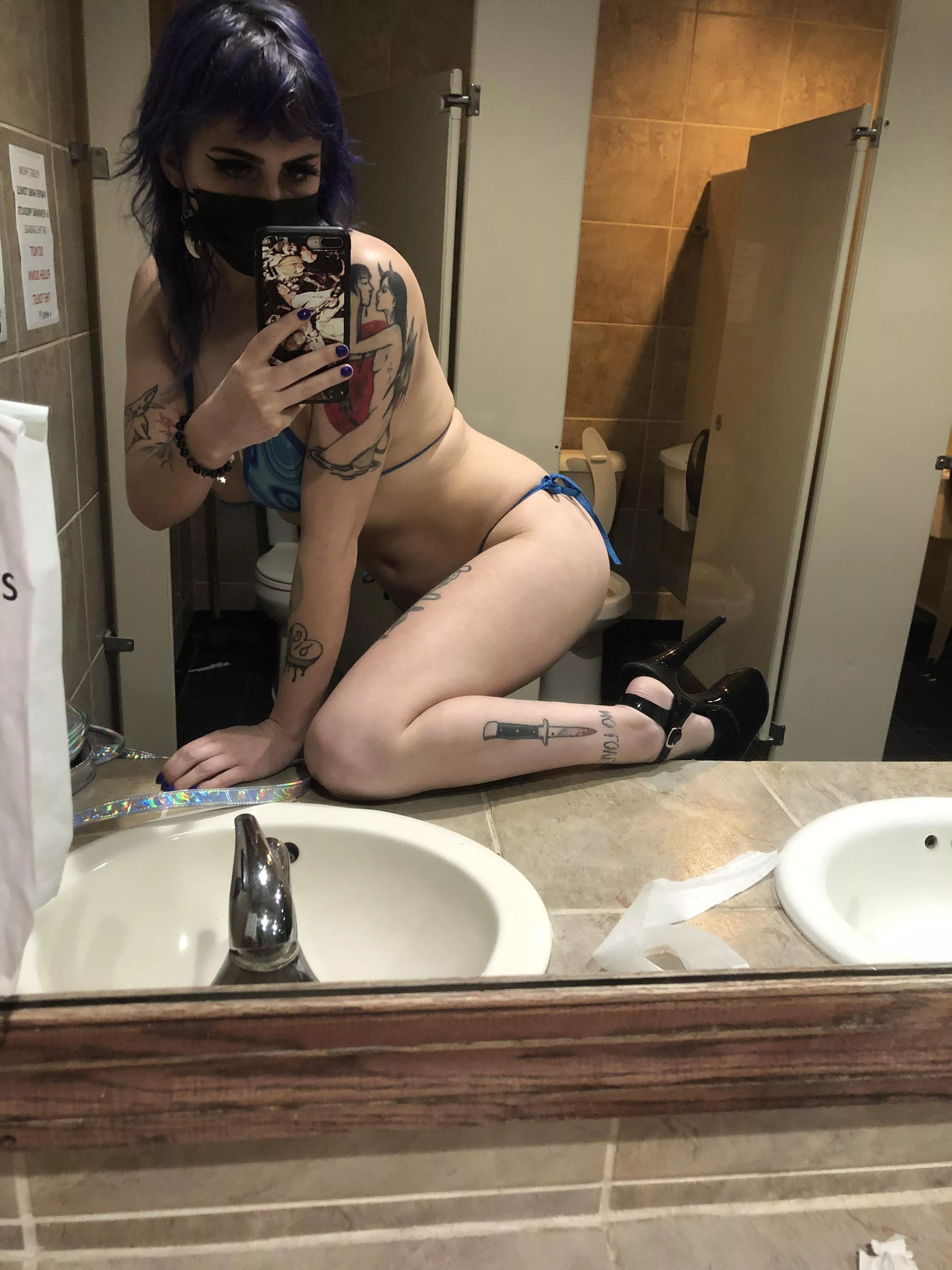 dancer here, how do u like my outfit?